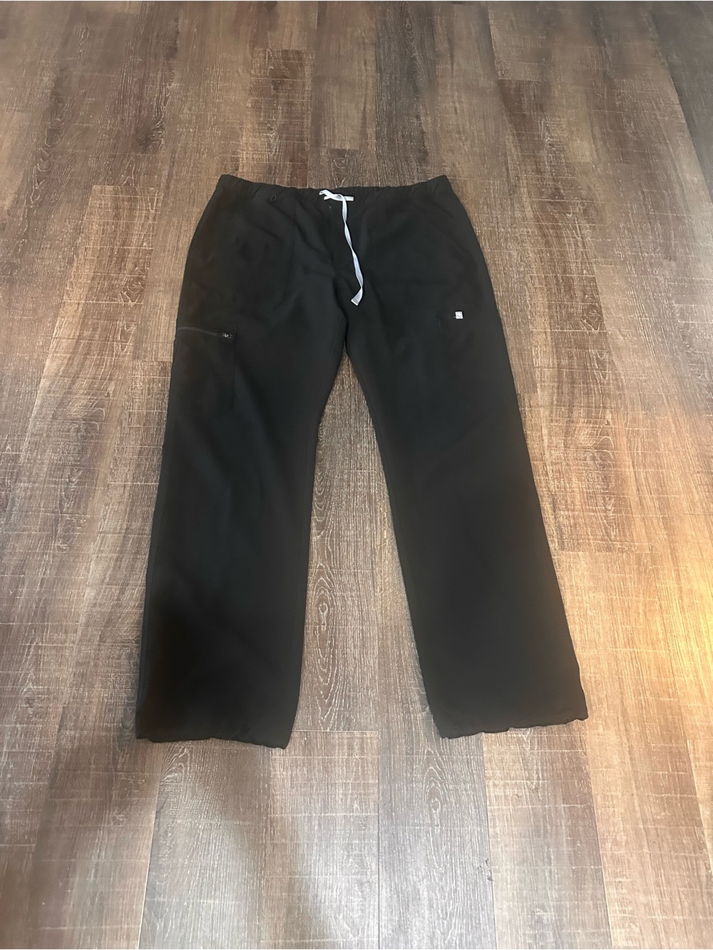 FIGS Men’s Kade Black Cargo Scrub Pants Size XL